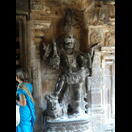 Und die Figur rechts vom Eingang zum Subrahmanya-Schrein